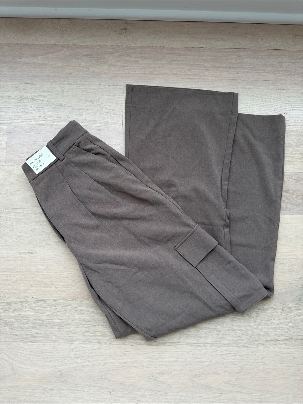 Abercrombie & Fitch Cargo Wide Leg Pant